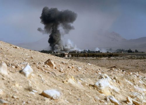 Binh sĩ Syria chiến đấu trên đống đổ nát Palmyra ảnh 6