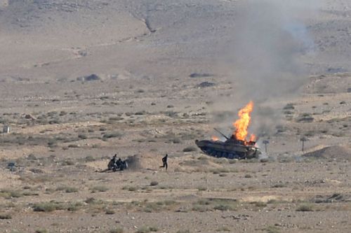 Binh sĩ Syria chiến đấu trên đống đổ nát Palmyra ảnh 7