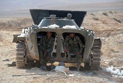 Binh sĩ Syria chiến đấu trên đống đổ nát Palmyra ảnh 8