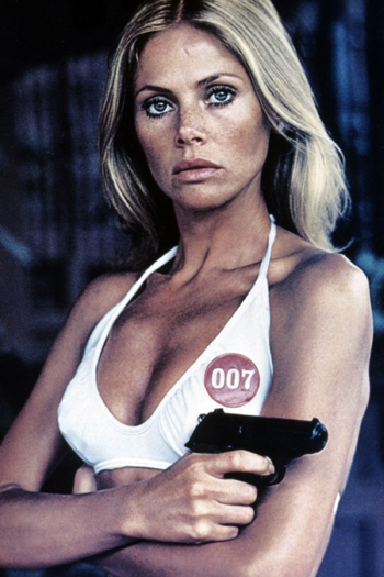 Những nàng thơ cuốn hút nhất của điệp viên 007 ảnh 4