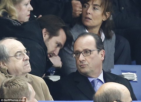 Giây phút ông Hollande nhận tin báo khủng bố tấn công ảnh 1