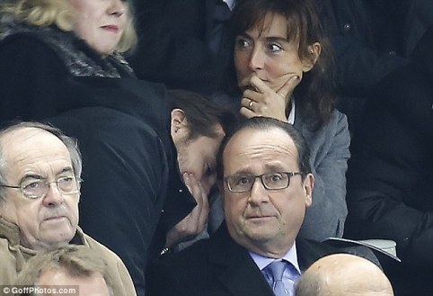 Giây phút ông Hollande nhận tin báo khủng bố tấn công ảnh 2