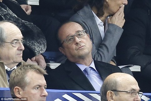Giây phút ông Hollande nhận tin báo khủng bố tấn công ảnh 3