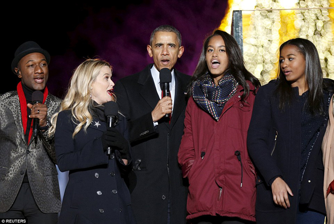 Gia đình Obama thắp sáng cây thông Noel quốc gia ảnh 3