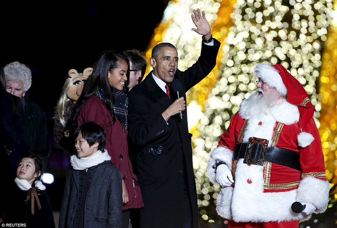 Gia đình Obama thắp sáng cây thông Noel quốc gia ảnh 4