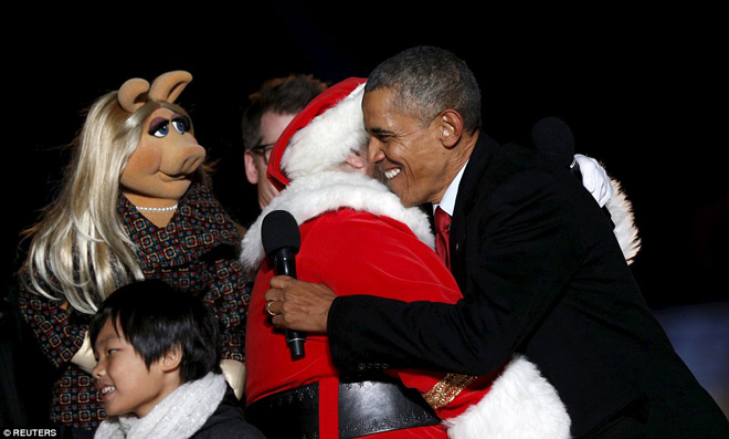 Gia đình Obama thắp sáng cây thông Noel quốc gia ảnh 7