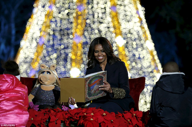 Gia đình Obama thắp sáng cây thông Noel quốc gia ảnh 9