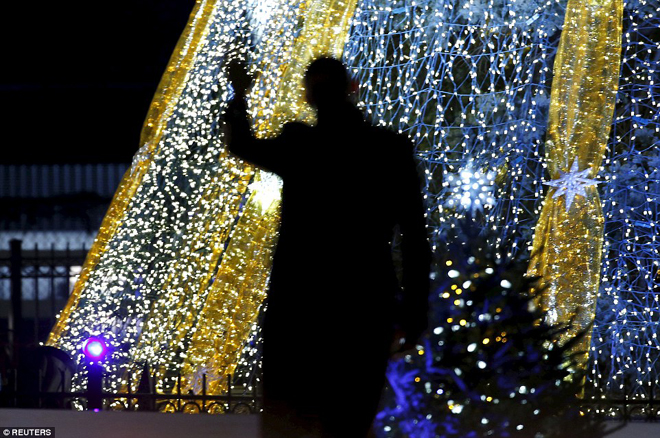 Gia đình Obama thắp sáng cây thông Noel quốc gia ảnh 8