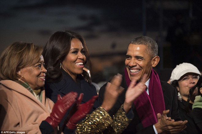 Gia đình Obama thắp sáng cây thông Noel quốc gia ảnh 11