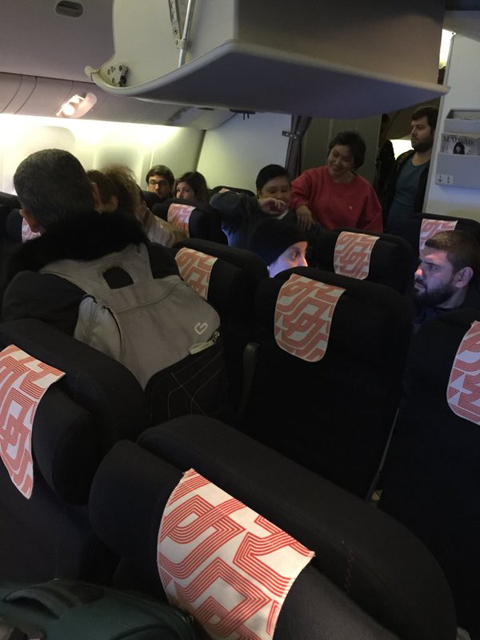 Máy bay đi Pháp đổi hướng sang Canada vì đe dọa có bom ảnh 1