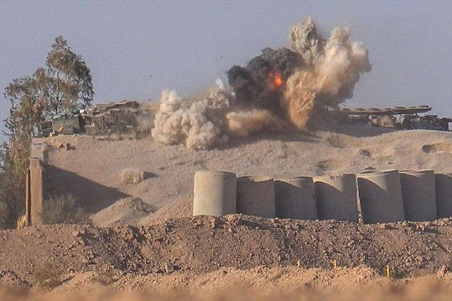 IS khoe xe tăng, súng hiện đại cướp từ quân đội Iraq ảnh 2