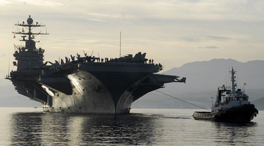 Mỹ nổi đóa vụ tên lửa Iran bay sát tàu sân bay Truman ảnh 1