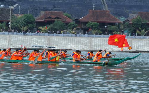 Lễ hội đua thuyền đuôi én Mường Lay ảnh 3