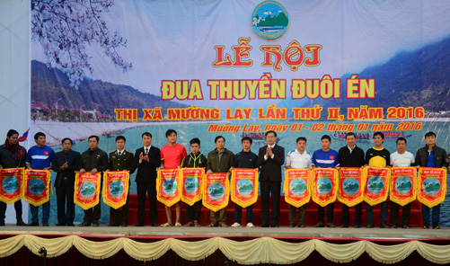 Lễ hội đua thuyền đuôi én Mường Lay ảnh 4
