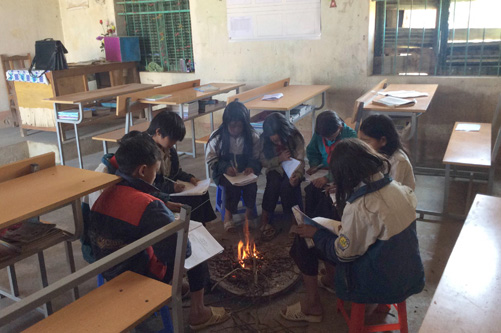 Duy trì tỷ lệ học sinh ra lớp mùa rét ảnh 1