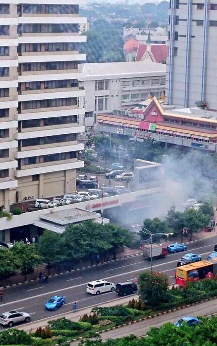 Nổ lớn và xả súng tại thủ đô Indonesia ảnh 4