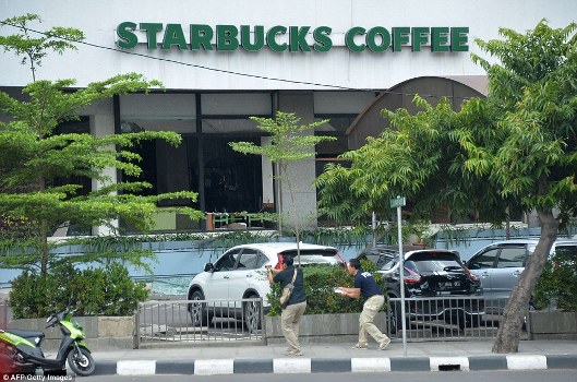 Hiện trường đánh bom liều chết và quăng lựu đạn tại Jakarta ảnh 6
