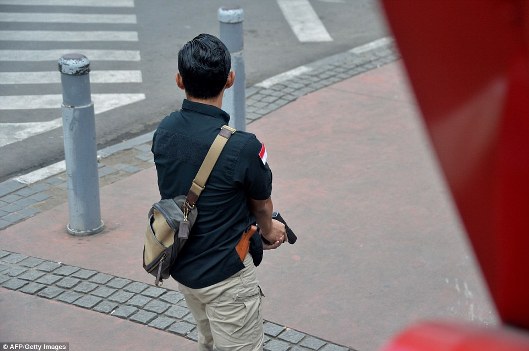 Hiện trường đánh bom liều chết và quăng lựu đạn tại Jakarta ảnh 10