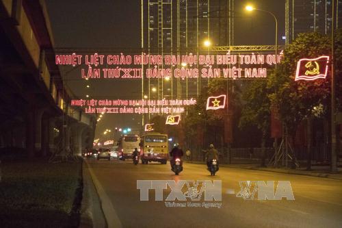Hà Nội trang hoàng rực rỡ chào mừng Đại hội Đảng ảnh 9