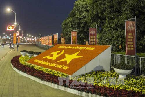 Hà Nội trang hoàng rực rỡ chào mừng Đại hội Đảng ảnh 8