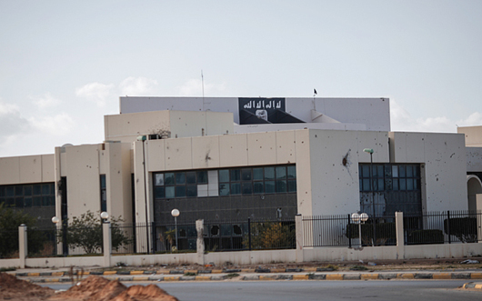 Bị đánh rát mặt, IS cắt ½ lương “lính” và rời sang Libya ảnh 2