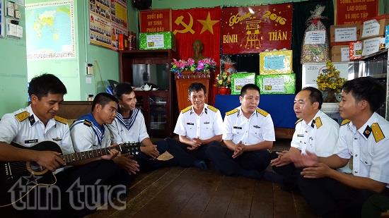 Xuân nhà giàn cũng đủ đầy như đất liền ảnh 1