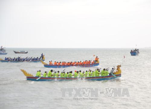 Khai hội đua thuyền rồng tại Ninh Thuận ảnh 1