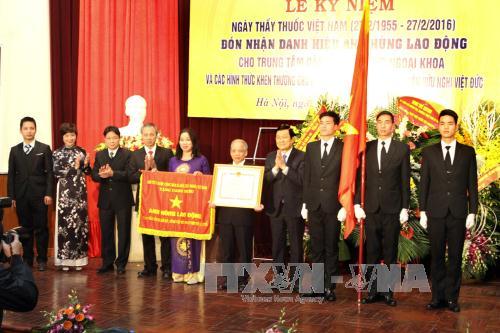 Trao danh hiệu Anh hùng Lao động cho y bác sĩ gây mê hồi sức Việt Đức ảnh 2