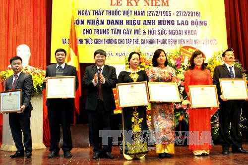 Trao danh hiệu Anh hùng Lao động cho y bác sĩ gây mê hồi sức Việt Đức ảnh 3