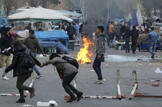 Người Kurd đánh bom xe, dội rocket Thổ Nhĩ Kỳ ảnh 1