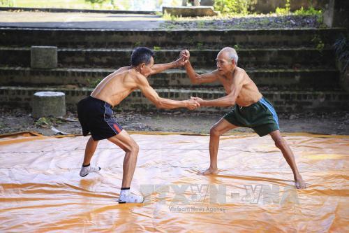 Người giữ hồn cho làng vật cổ truyền ảnh 2