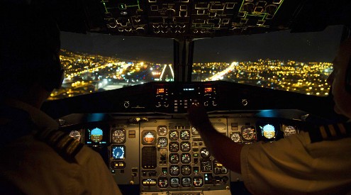 Phi công FlyDubai cãi cọ, giành lái trước khi máy bay rơi ảnh 1
