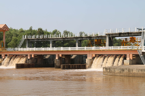 Nước thượng nguồn sẽ đẩy mặn ra 20 km ảnh 1