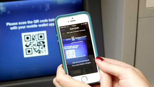Điện thoại thông minh lăm le “hất cẳng” thẻ ATM ảnh 1