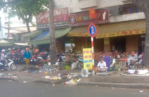 Quản lý vỉa hè không thể “mạnh ai nấy làm” ảnh 1