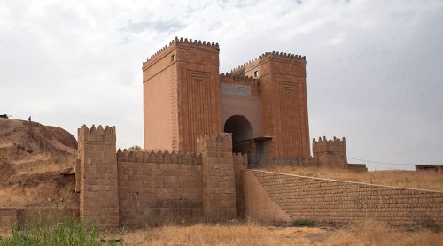IS phá hủy “Cổng của Thần” 2.000 năm tuổi ở Iraq ảnh 1