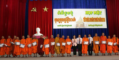 Phum sóc vui đón Tết Chol Chnam Thmây 2016 ảnh 1