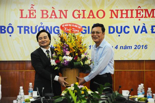Bàn giao nhiệm vụ Bộ trưởng Bộ Giáo dục và Đào tạo ảnh 1