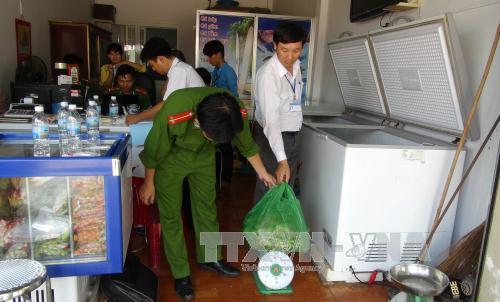 Công nhân ngộ độc vì ăn thịt thối trong tủ lạnh? ảnh 1