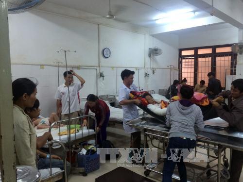 Xe khách tông trực diện xe tải, hơn 20 người thương vong ảnh 1