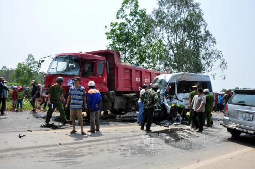 Tai nạn liên hoàn trên QL 1A, bốn người tử vong ảnh 2