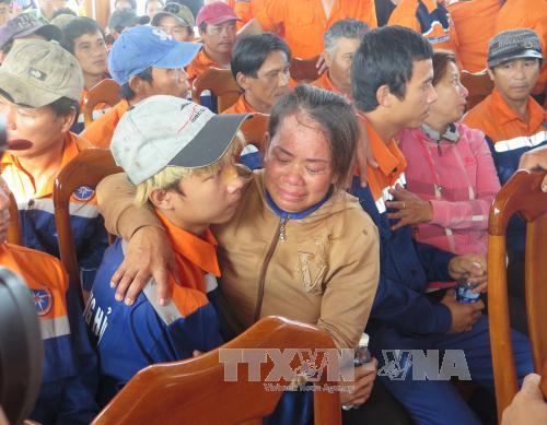 Các thuyền viên gặp nạn tại Hoàng Sa về đất liền an toàn ảnh 3