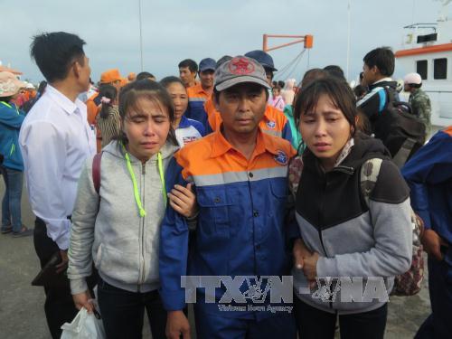 Các thuyền viên gặp nạn tại Hoàng Sa về đất liền an toàn ảnh 4