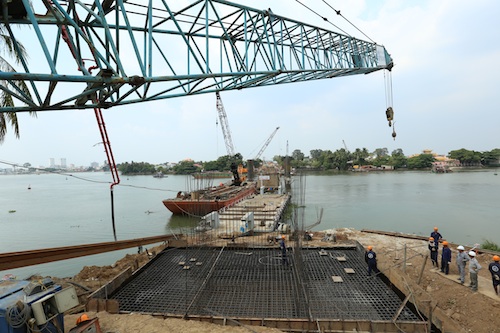Sôi động trên công trường cầu Ghềnh ảnh 1