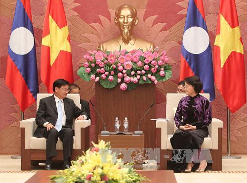 Chủ tịch Quốc hội tiếp Thủ tướng Lào ảnh 1
