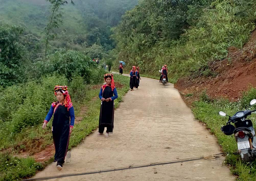 Đồng bào Mường Tè nô nức đi bầu cử sớm ảnh 1