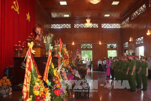 Những ngày tháng 5 về thăm quê Bác ảnh 6