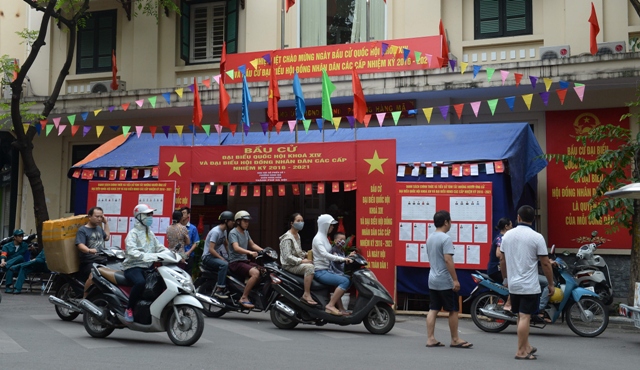 Bầu cử Việt Nam qua ống kính phóng viên quốc tế ảnh 1
