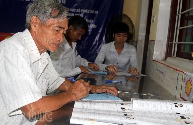 Cử tri giáo dân ở Hà Nội nô nức đi bầu cử ảnh 1