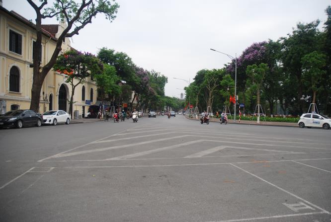 Sau bầu cử, đường phố Hà Nội lại sôi động ảnh 1
